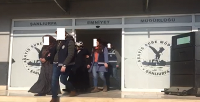 Pazarda yankesicilik yapan kadınlar yakalandı