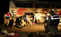 Polis otobüsü kaza yaptı, 3 şehit, 33 yaralı