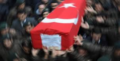 Polisin 'dur'ihtarına uymayan araçtan polise ateş açıldı.