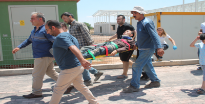 Şanlıurfa'da Demir Üzerilerine Düşen İşçiler Yaralandı