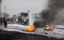 Şanlıurfa-Akçakale yolunu trafiğe kapattılar