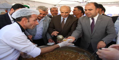 Şanlıurfa Belediyesinden 20 Bin Kişiye Aşure İkramı