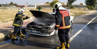 Şanlıurfa- Viranşehir yolunda otomobil alev aldı