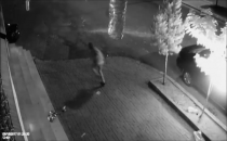 Şanlıurfa'da Araç Kundaklama Anı Kameraya Yansıdı