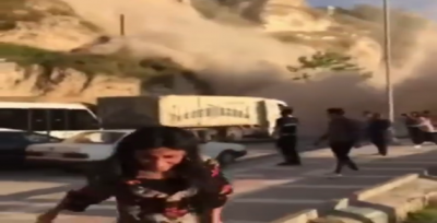 Şanlıurfa'da Heyelan Yol Kapattı