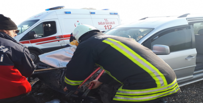 Şanlıurfa'da iki araç çarpıştı, 9 yaralı