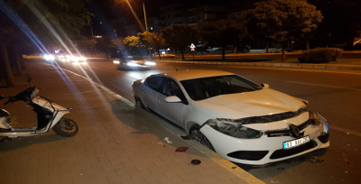  Şanlıurfa'da iki otomobil çarpıştı, 1 yaralı