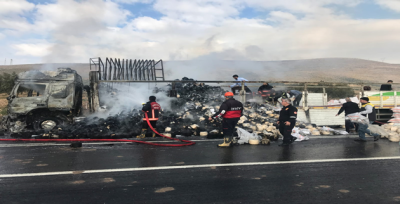 Şanlıurfa'da İplik Yüklü Tır Kül Oldu 