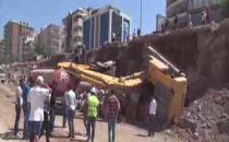 Şanlıurfa'da iş makinesi devrildi