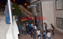 Şanlıurfa'da oturma odasına kamyon girdi