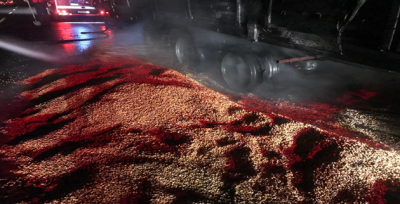 Şanlıurfa'da Seyir Halindeki Tırın Tekerleri Alev Aldı