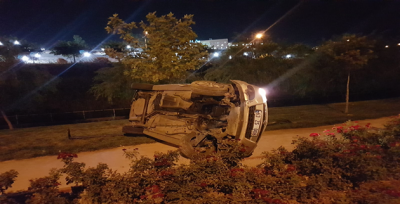 Şanlıurfa'da Takla Atan Otomobil Parka Uçtu
