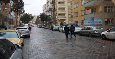 Şanlıurfa'da yağan yağmur, vatandaşları sevindirdi.