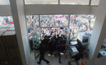 Şanlıurfa'da yeni açılan mağazada izdiham yaşandı