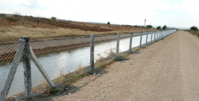 Şanlıurfa'daki Sulama Kanallarına Tel Çilt Ve Uyarı Levhaları Yapılıyor