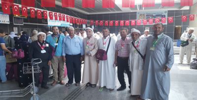 Şanlıurfa'dan gidecek ilk kafile, GAP Havalananından  dualarla uğurlandı