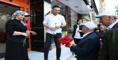 Şanlıurfalılar 1 Mayısa Karanfillerle Davet Edildi