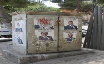 Seçim afişleri elektrik panolarında