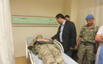 Seçim güvenliğini sağlayan askerleri kaza yaptı