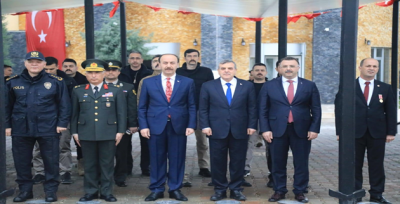 Şehitlik Anıtına Çelenk Bırakıldı