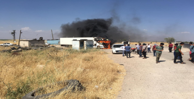 Seyir halindeki tırın yanma anı kamerada