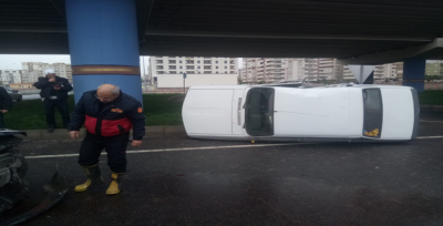 Sırrın Kavşağında İki Araç Çarpıştı