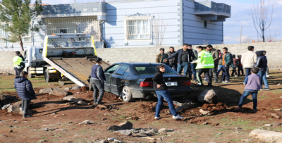 Siverek'te Kontrolden çıkan otomobil yayalara çarptı!