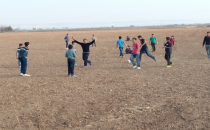 Sosyal aktiviteleri tarlada oluyor