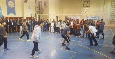 Spor Bakanı Bak Gençlerle Basketbol Oynadı