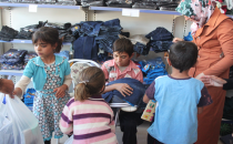 STK 'ler Suriyeliler için giyim mağazası açtı.