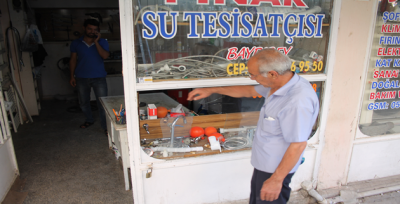 Su tesisatçısını soydular