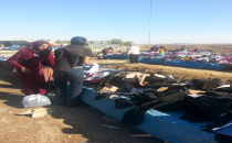 Suriye sınırda bit pazarı kuruldu