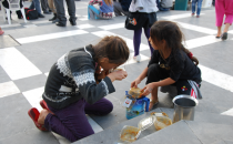 Suriyeli çocukların aşure izdihamı