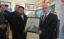 Suriyeli ressamdan Vali Tuna'ya hediye