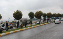 Suriyeliler, refüjlerde bekleyerek iş arıyor