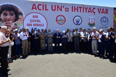 Suriye'ye 10 Tır Un Yola Çıktı