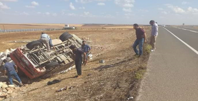 Suruç-Birecik Yolunda Saman Yüklü Tır Devrildi!