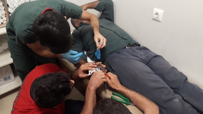 Taktığı Yüzük Parmağına Saplandı