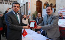 Tatlıses eşliğinde çiğ köfte yarışması