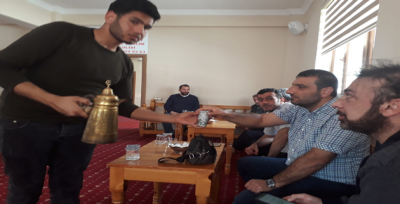 Taziye Evlerinde 'Mırra' Tek Kullanımlık Bardaklarda İkram Ediliyor