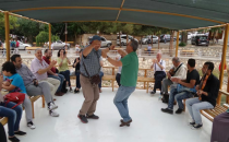 Tekne Turu Yapıp Halay Çektiler