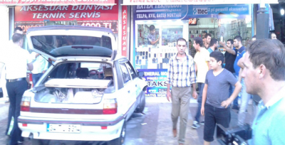 Telefonu İade Edemeyince Otomobiliyle Bayiye Girmek İstedi