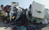 TIR ile minibüsün çarpıştı, 10 ölü