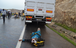 TOKİ bağlantı yolunda trafik kazası, 12 ölü