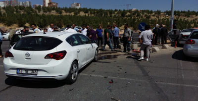 TOKİ Basın Sitesi Kavşağında Kaza 3 Yaralı