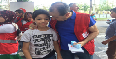 Türk Kızılay'dan Lokum İkramı