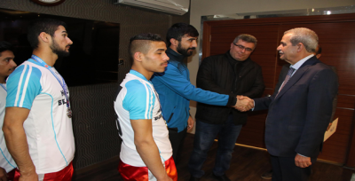 Türkiye Şampiyonları, Madalyalarını Başkan Demirkol'a Hediye Etti