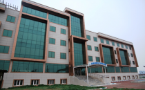 Üniversite nihayet bir binayı bitirebildi