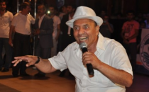 Ünlü şarkıcı hayatını kaybetti