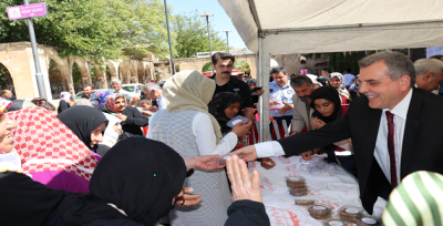 Urfa'da 15 Bin Kişiye Aşure Dağıtıldı